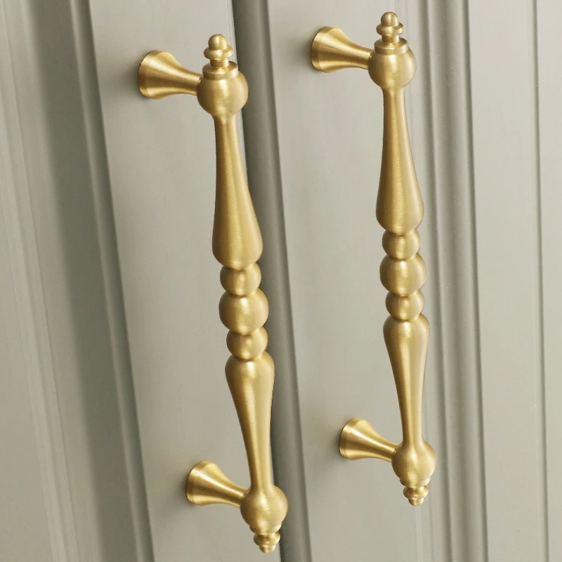 Französischer Luxus-Möbelknopf aus Messing mit Goldgriff für Kleiderschrank, Schublade, Schuhschrank, Einloch-Design, modern, aus reinem Kupfer, Möbelbeschlag. – Detail 8