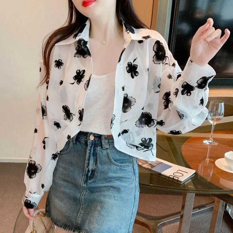 

Новая летняя женская блузка с длинным рукавом и коротким принтом, повседневная, на пуговицах, универсальная, молодежная, в корейском стиле, модный тренд