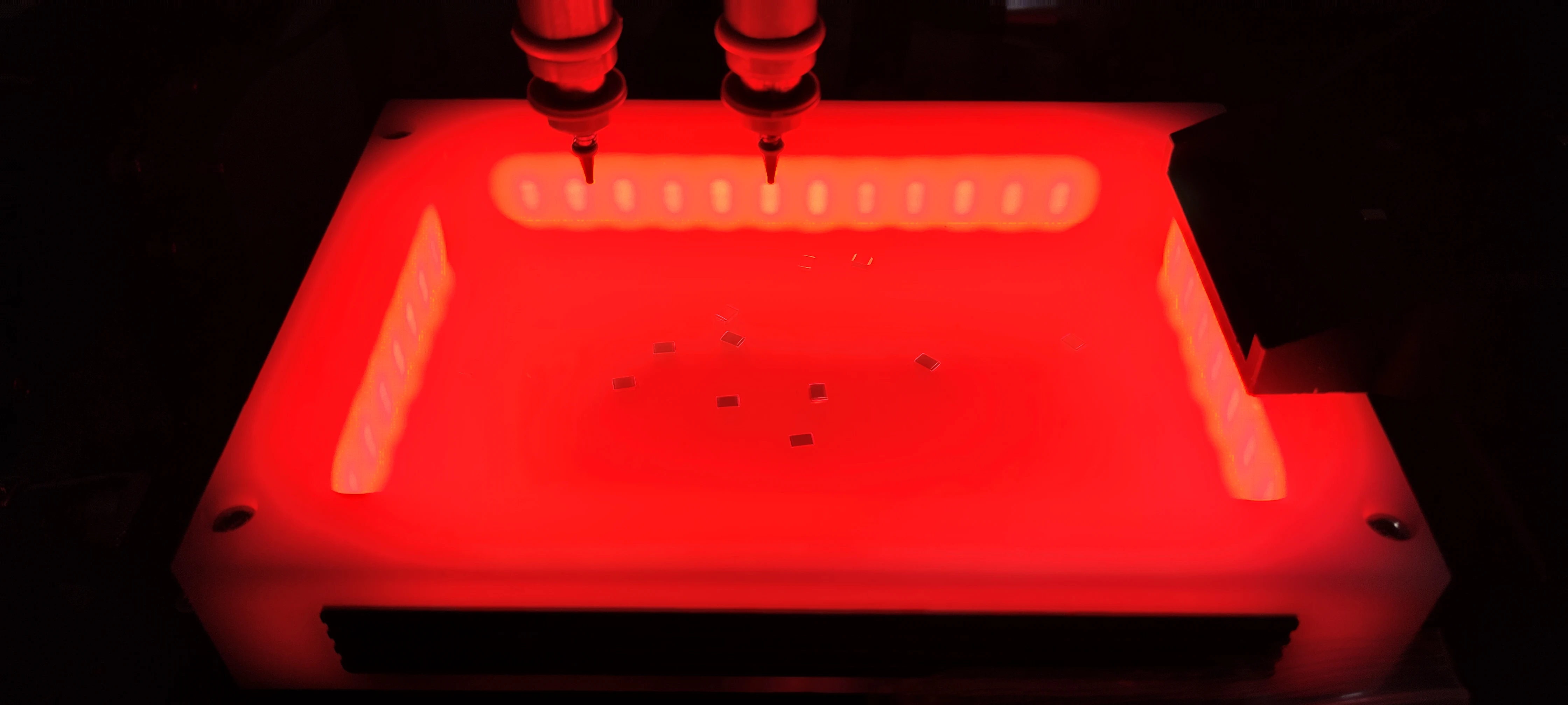 Plataforma alimentadora de placa vibratória flexível para alimentação e descarga de metal com chip