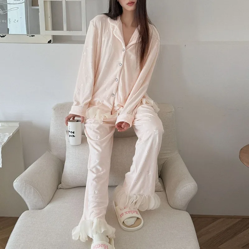 طقم بيجامات مخملية على شكل جزيرة كورية مزدوجة الجوانب للخريف والشتاء بأكمام طويلة مع طية صدر السترة مناسبة للاستراحة في الأماكن المغلقة والخارجية