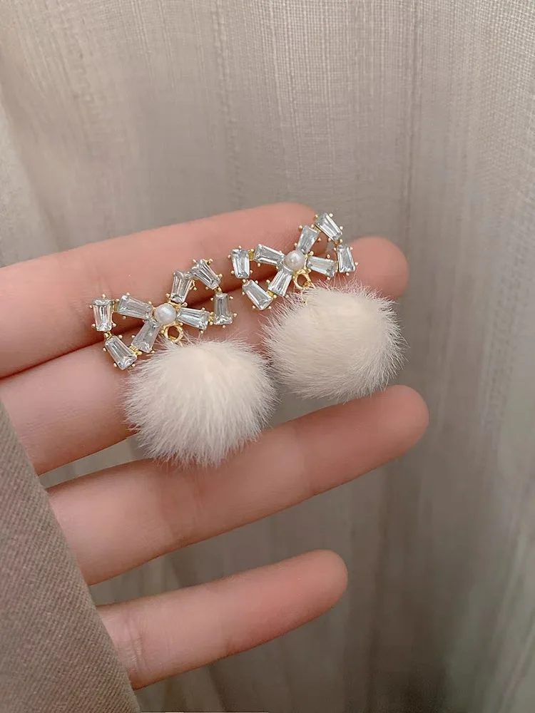 1Pair Fashion Cute Soft Fur Ball Pompom Bowknot Drop Earrings for Women Girls Rhinestone Zircon Pink Earrings Jewelry Party Gift