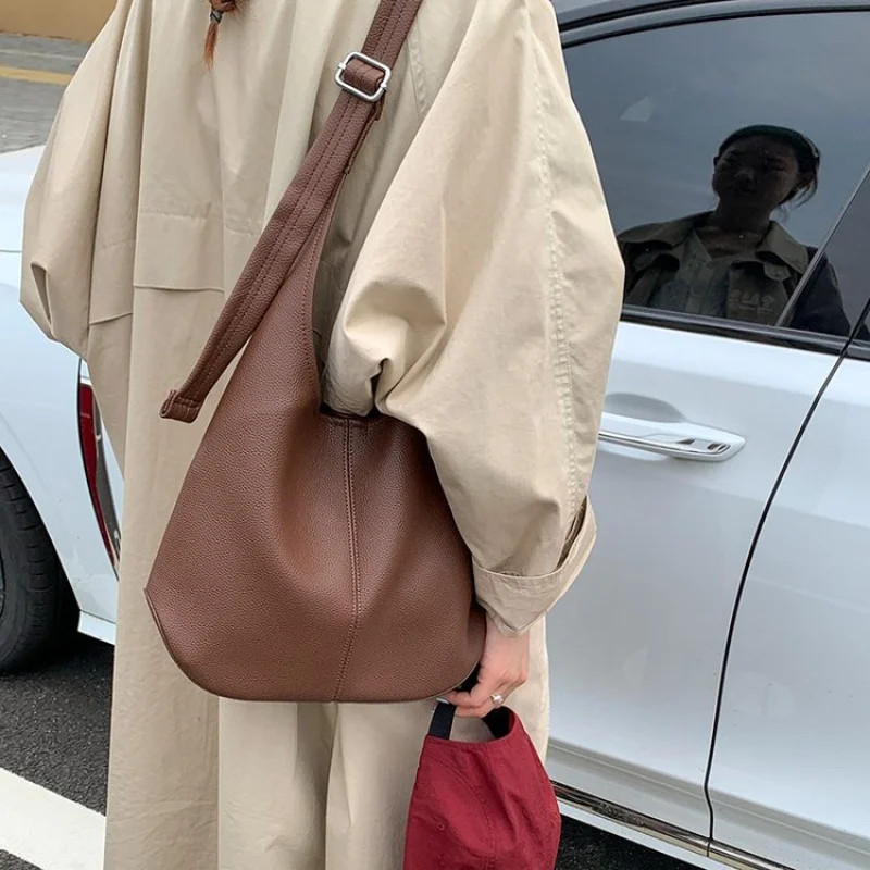 

High-End Ladies Handbag Crafted From Leather Featuring Paris Inspired And Casual Commuter Vintage Style​