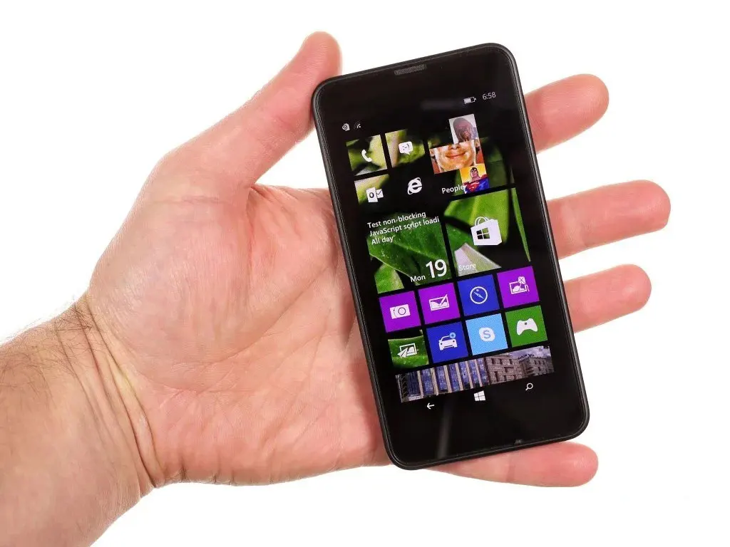 كاميرا Lumia 630 8GB ROM الأصلية غير مقفلة 512 ميجابايت RAM 4.5 بوصة 5 ميجابكسل شحن سريع هاتف محمول 3G LCD بحالة جيدة