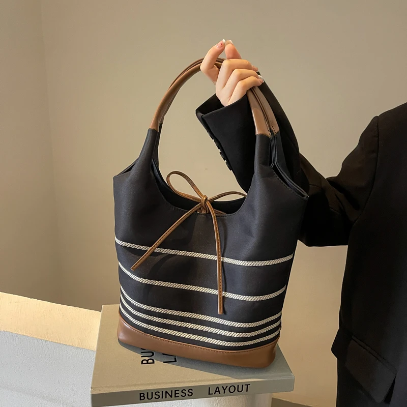 

Striped retro high-capacity portable tote bag fashionable casual lady handbag shoulder bag