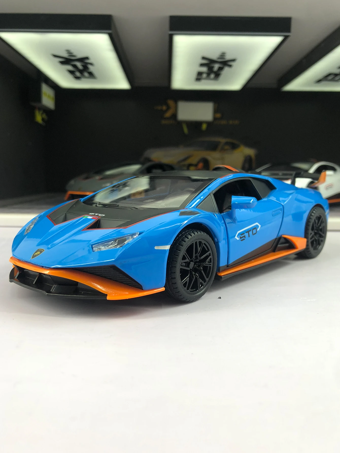 

1:24 имитация модели автомобиля STO из цинкового сплава, статическое украшение, металлический коллекционный подарочный автомобиль
