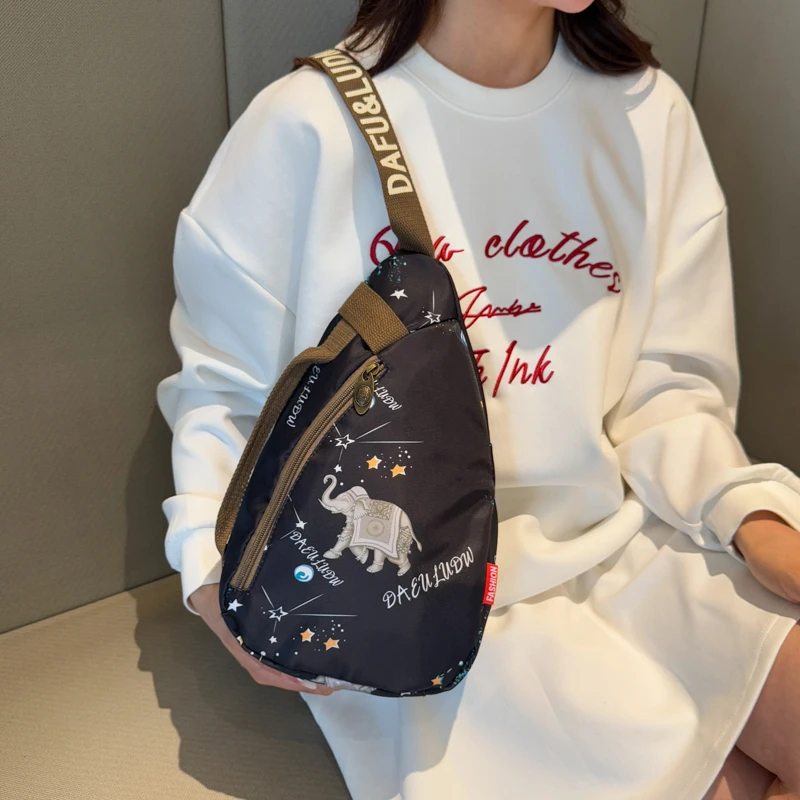 

Sports light casual crossbody bag 2025 new starry sky baby elephant breast bag trendy and fashionable ethnic style women's bag