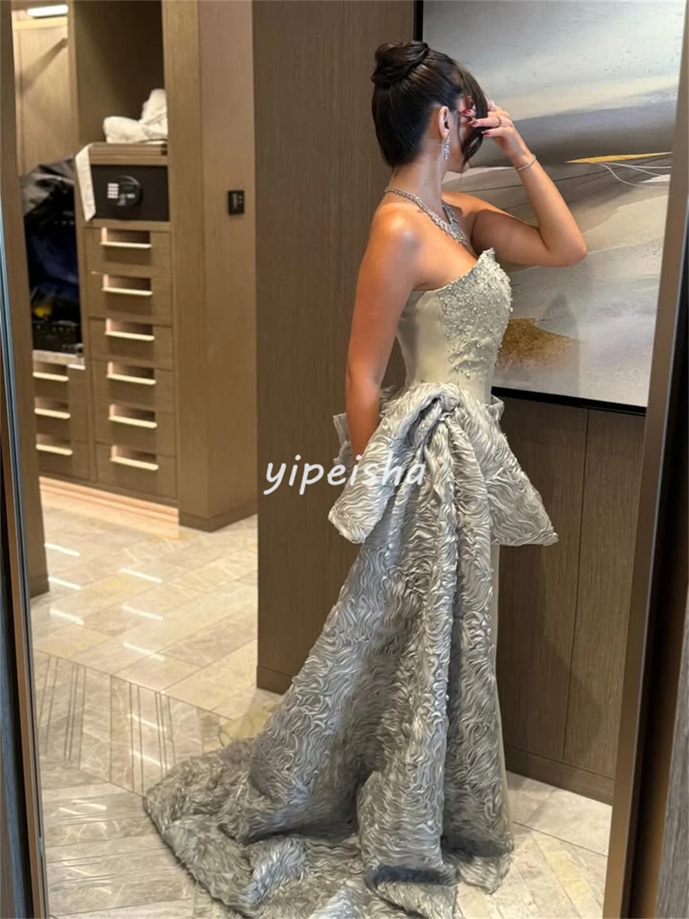 Vestidos largos sin tirantes rectos fruncidos con diamantes de imitación de Charmeuse exquisitos de estilo moderno personalizado vestidos para ocasiones a medida a juego
