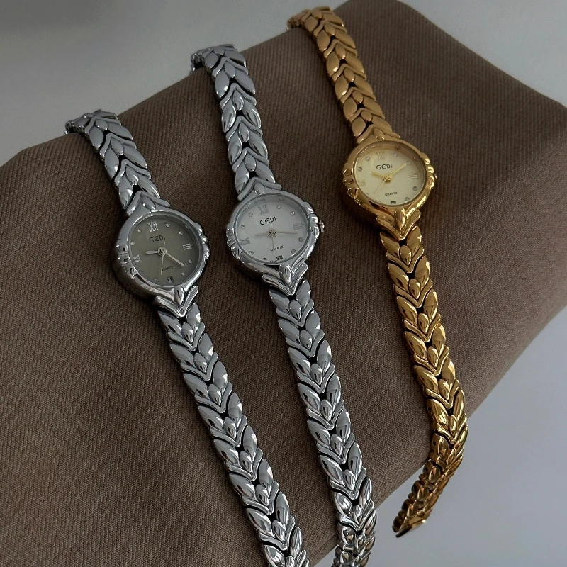 Medieval style design quartz watch new light luxury student trend niche women high sense temperament noble women bracelet watch