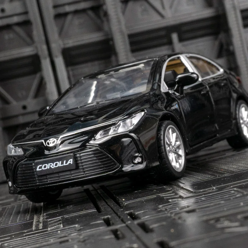 1:33 Symulowany aluminiowy model samochodu Toyota Corolla, podwójne drzwi wahadłowe, zabawka dźwiękowa i świetlna, prezent urodzinowy