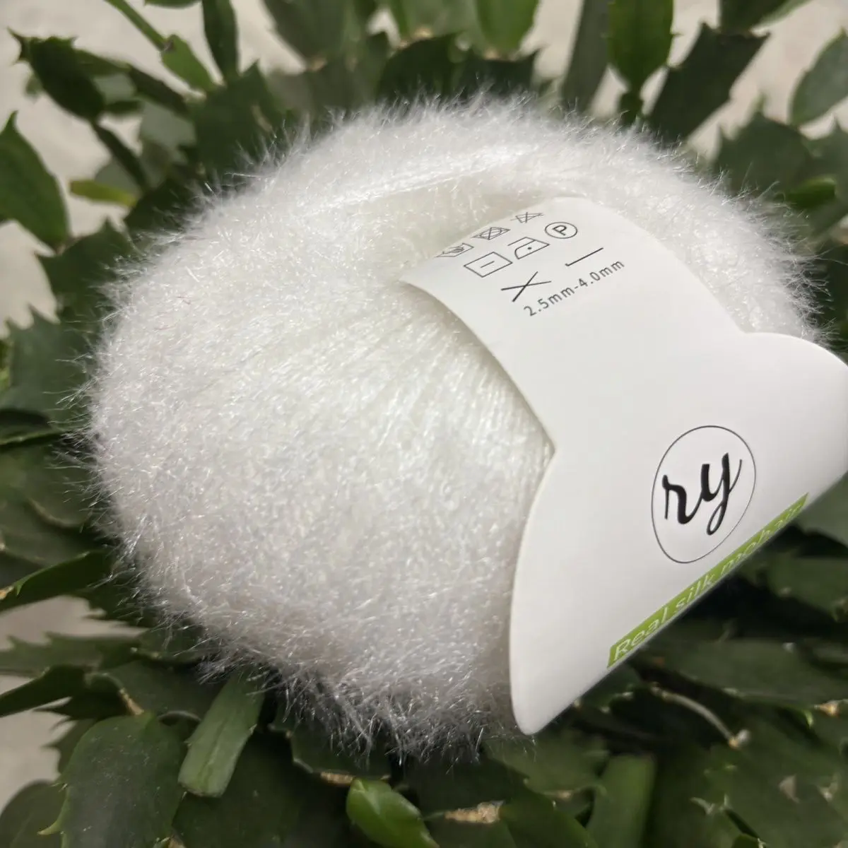 40g Feather Flash Yarn Thread , Hand Woven DIY Clothes, Hats, Dolls, Yarn Wiring, Soft and Non Shedding, Non Tying Plush Thread