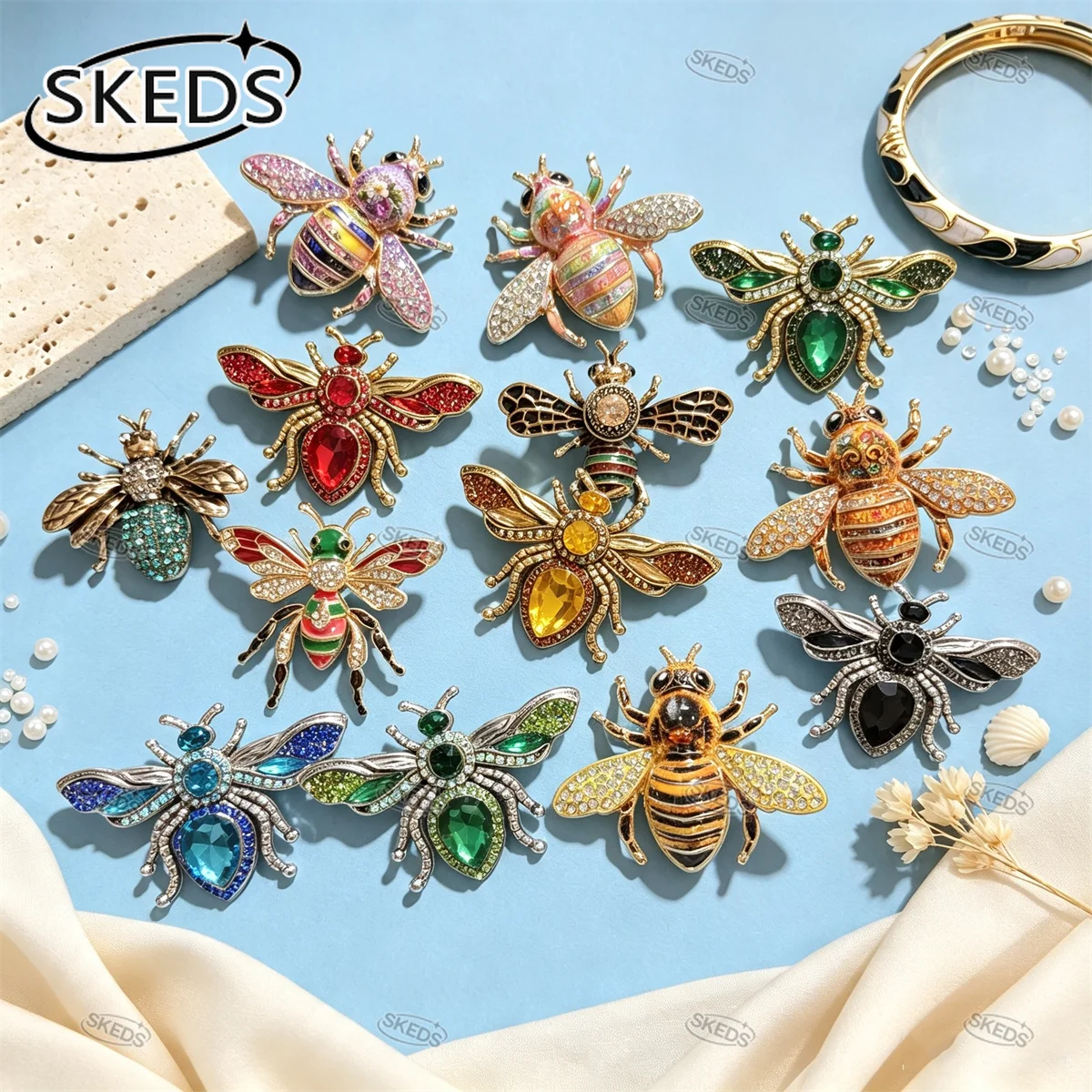 SKEDS Retro Baroque Bumblebee Brooch Shiny Crystal Rhinestone Insect Lapel Pin Luxury Vintage Clothing Accessory For Ladies