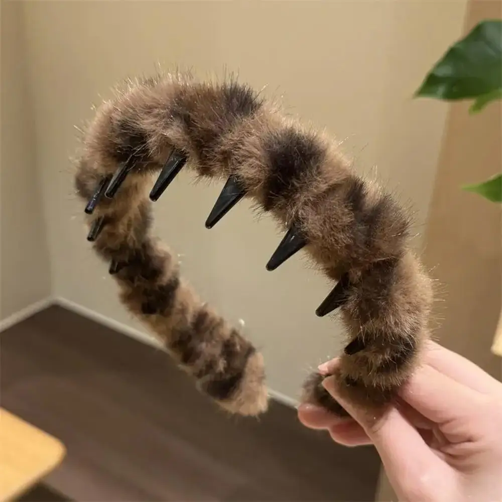 Kobiety Leopard Print Plush Wavy Hair Hoop High Skull Top Head Hoop Fluffy Non-slip Teethed Hairband Pikantne akcesoria do włosów dla dziewczynek