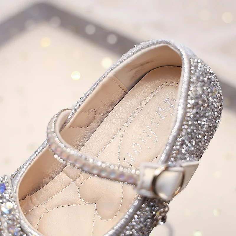 Glänzende, mit Kristallen besetzte Ballerinas im Prinzessinnenstil für Mädchen, geeignet für alle Jahreszeiten, mit Schleifen und Pailletten, ideal für Partys und Geburtstage. – Detail 5