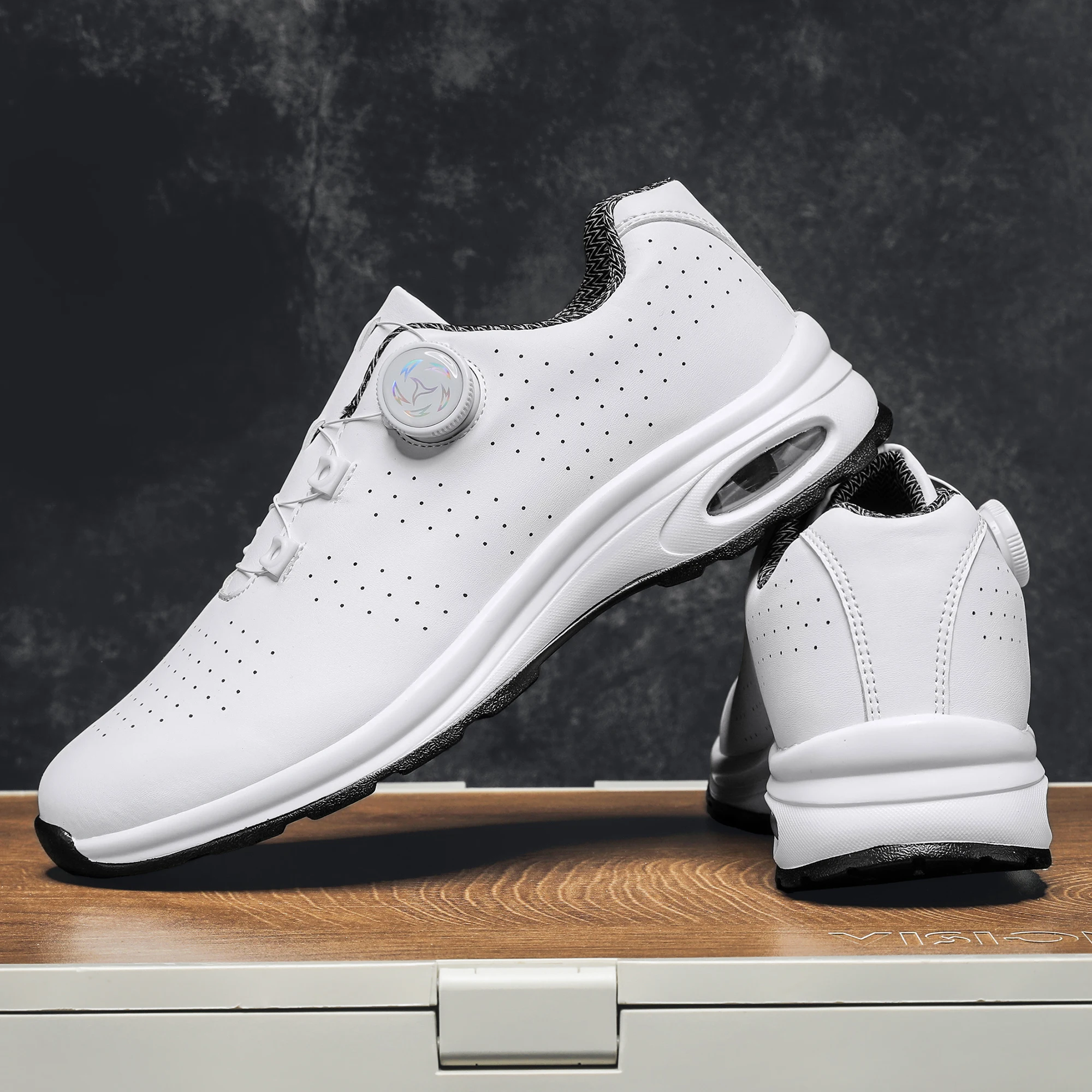 حذاء كاجوال بسيط من نين، بتصميم مريح ومسامي، نعل مبطن بالهواء، مناسب لركوب الدراجات في الهواء الطلق ولعب الجولف.