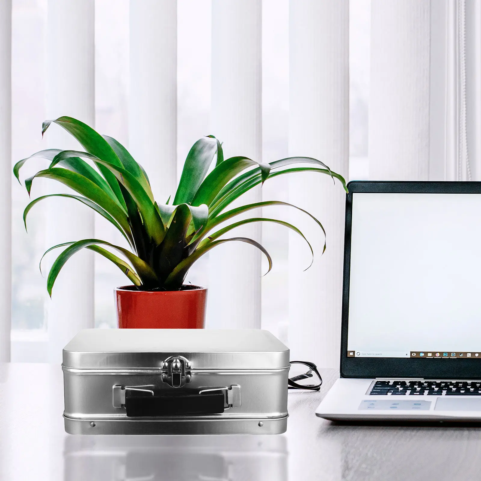 

White Tinplate Large Capacity Handheld Box Rectangular Multipurpose Storage Jewelry Sundries Organizer Desktop