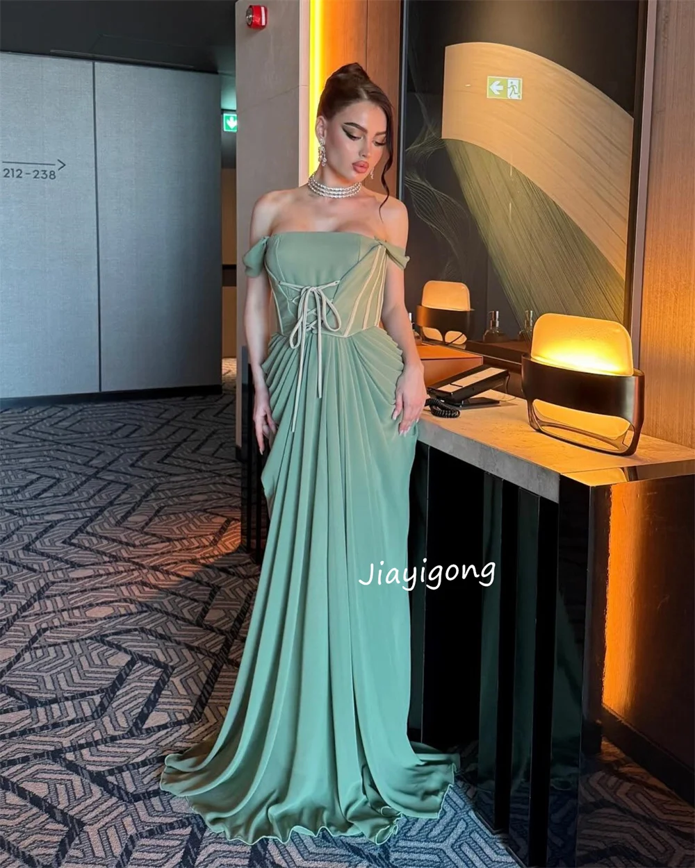 تخصيص رائعة الشيفون الطية ألف خط خارج على الكتف فساتين طويلة مناسبة مخصصة جودة عالية مثير