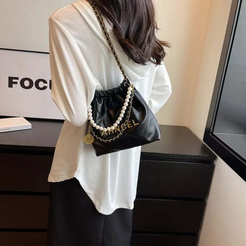 

Casual Fashionable Crossbody Bag with Sleek Style - Niche Trendy Design for Girls' Sweet Retro Daily Outfits Use