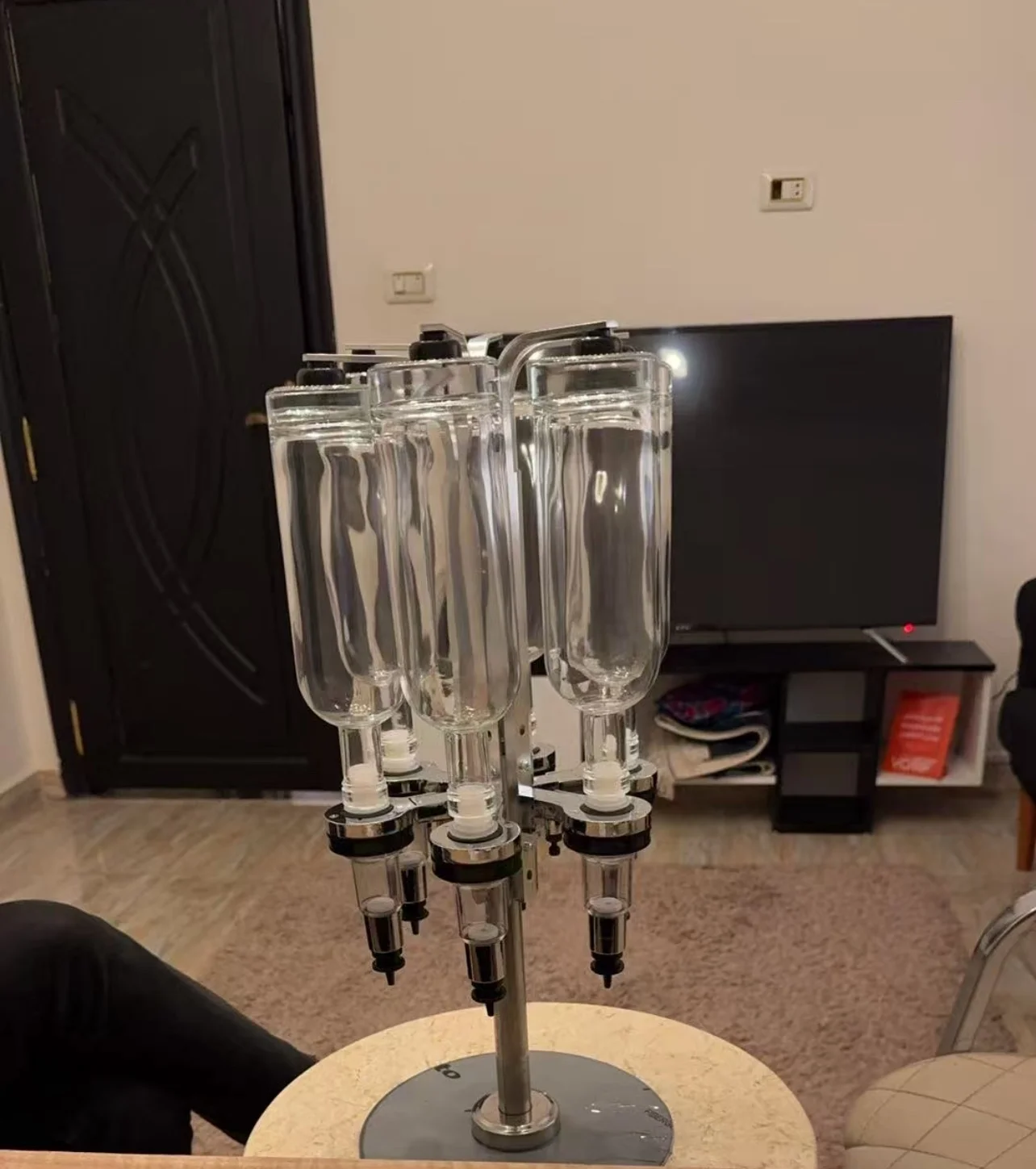 

370 or 500ml Can Be Rotated Design 6 Head Perfume bar Entire Store Perfume Display Stand 6 Bottles Perfume Vending Machine