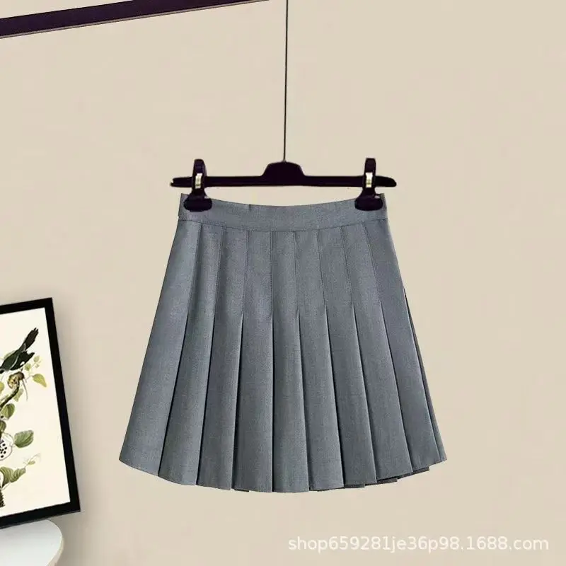 Vroege herfst outfit in meisjesstijl, mode in collegestijl, nep tweedelige temperamenttop gecombineerd met Koreaanse geplooide korte rok