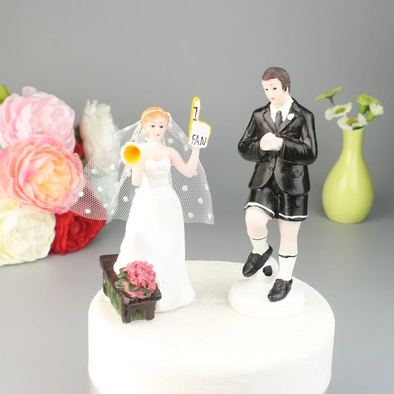 Popular Wedding Celebration Decoration Football Cheerleader Resin Decoration New Year Gift Valentine's Day Gift