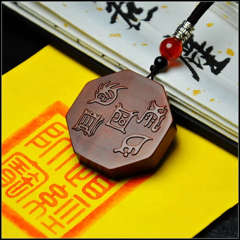 The true shape of the five mountains of jujube split by thunder,  Congenital eight diagrams,  Exquisite Taoist ornament Pendant