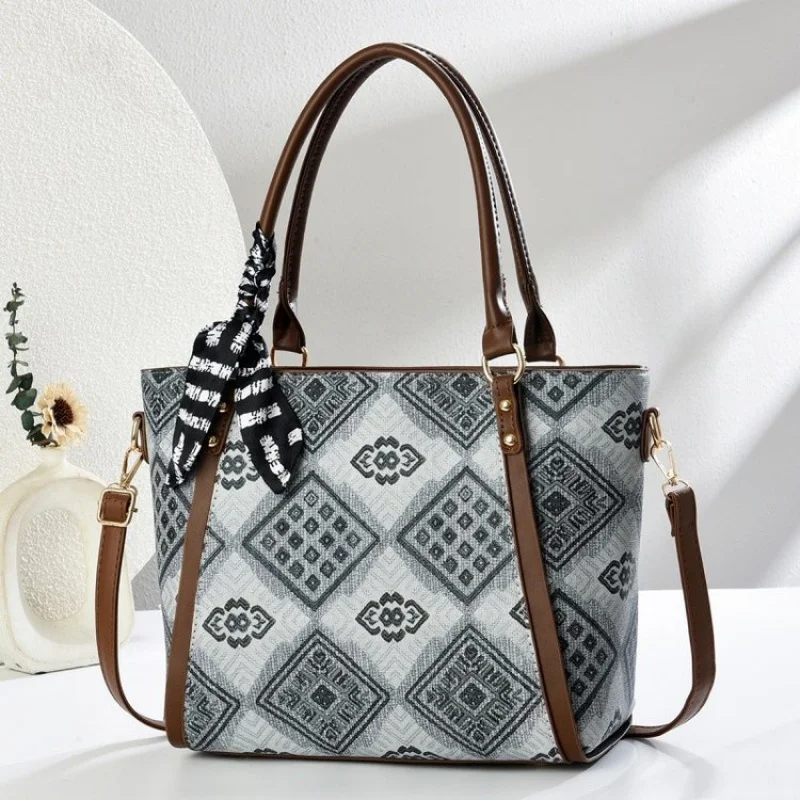 

Popular Women's Leather Handbag Crossbody Shoulder Bag Messenger Tote Classic Elegant Design Luxury