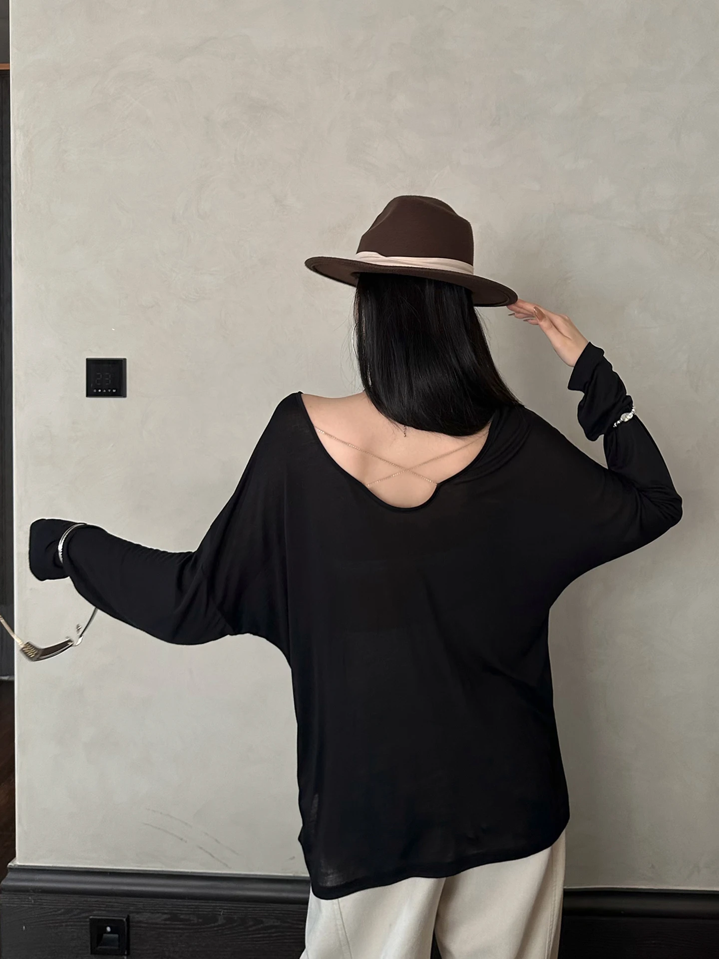 

Ceblynn Silk Blend Loose off Shoulder T-Shirt Women's Spring Summer Casual Style Long Sleeve Comfortable Breathable Top
