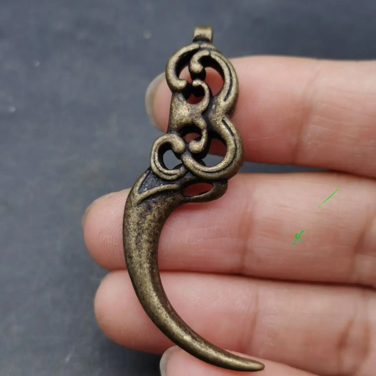Tibet Tibetan  Openwork Claw Pendant  Statues Figurines Ornaments Home Decoration gifts