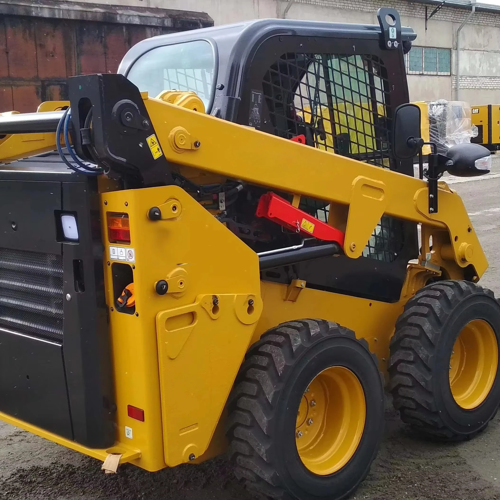 Versatile Wheeled Skid Steer Loader With Safety Belt System For Garden Excavation And Bulk Cargo Handling Works