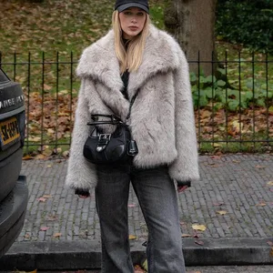 TRAF-جاكيت فرو صناعي للنساء بأكمام طويلة أمامي زر المفاجئة أمامي ملابس خارجية نسائية أنيقة ياقة طية صدر السترة معطف مكتنزة أزياء 2024 أعلى 5 مبيعا سترة معطف نسائية - No3