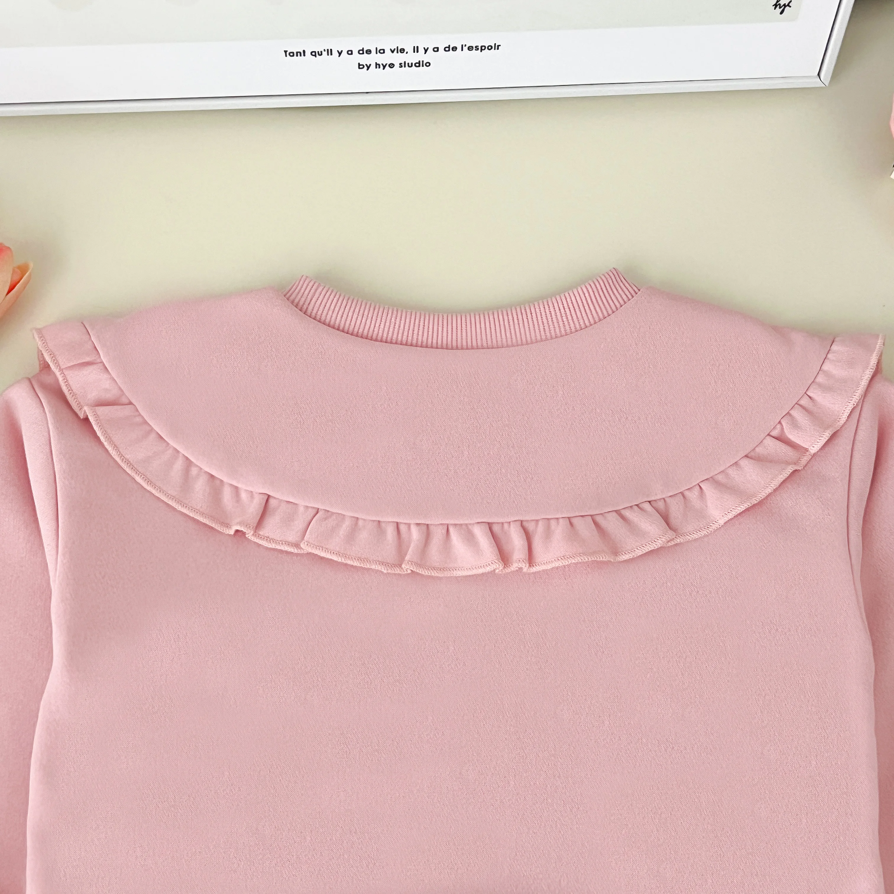 Herbst-Kinderkleidung 2-Teiliges Set Mädchen-Oberteil mit Kragen Spitzen-Weitbein-Hose Lässiges Boutique-Set – Detail 5