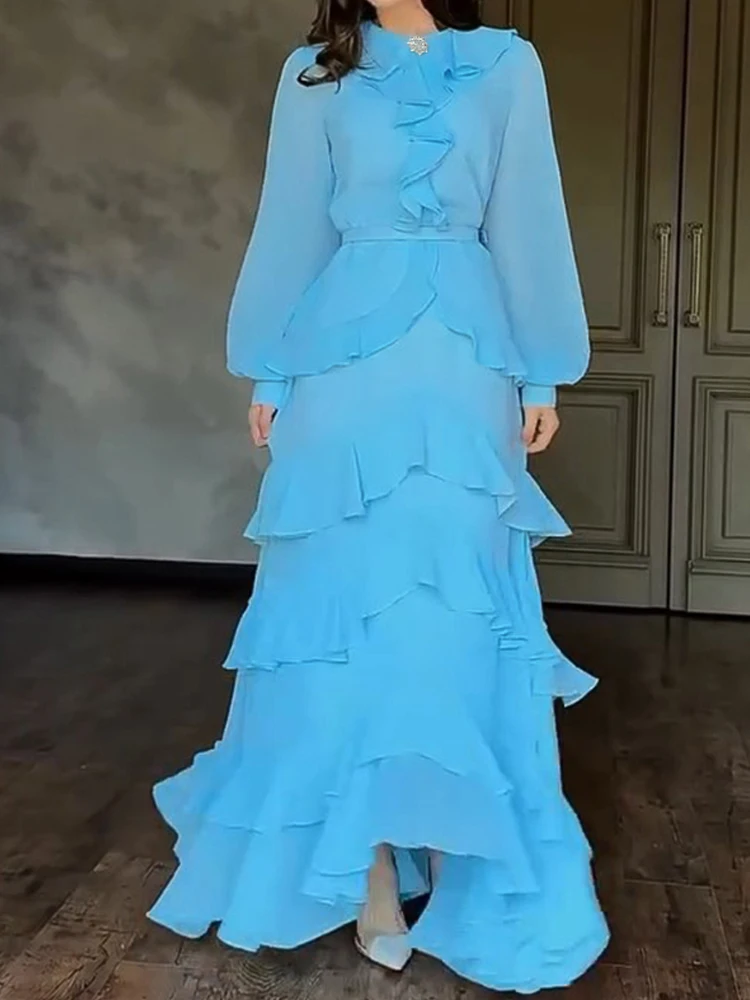 Vestido com babados, gola redonda, manga lanterna, bainha assimétrica, bainha com babados em camadas, vestido Pary com cinto