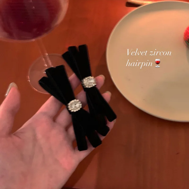 

Luxurious Black Velvet Crystal Rhinestone Bow Hair Clips Fall Winter Side Barrettes for Women Girls Exquisite Daily Essentials