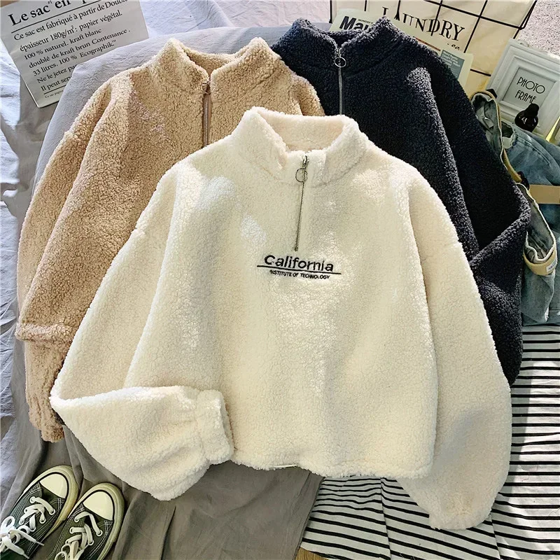Damen-Fleece-Sweatshirt mit halbem Reißverschluss, Buchstabenmuster, Stehkragen, lange Ärmel, Kapuzenpullover, kurzes Oberteil, lässiger, lockerer Schnitt, warm, für Herbst und Winter, Pullover. – Detail 6