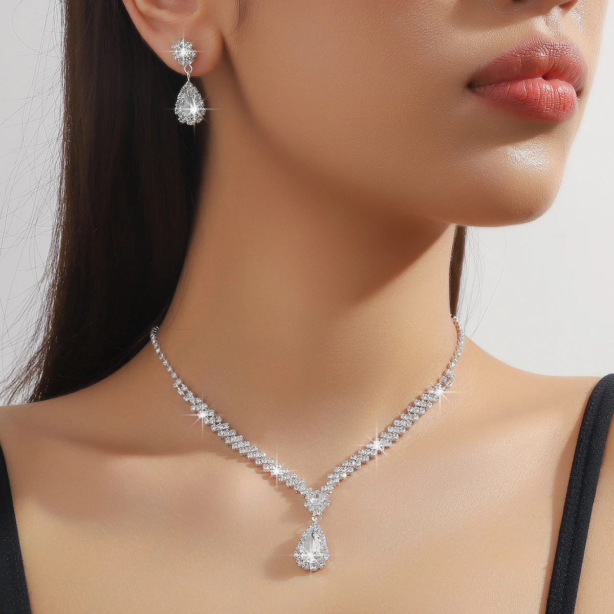 3 Pieces Fashionable Women's Water Drop Necklaces Earrings Set
