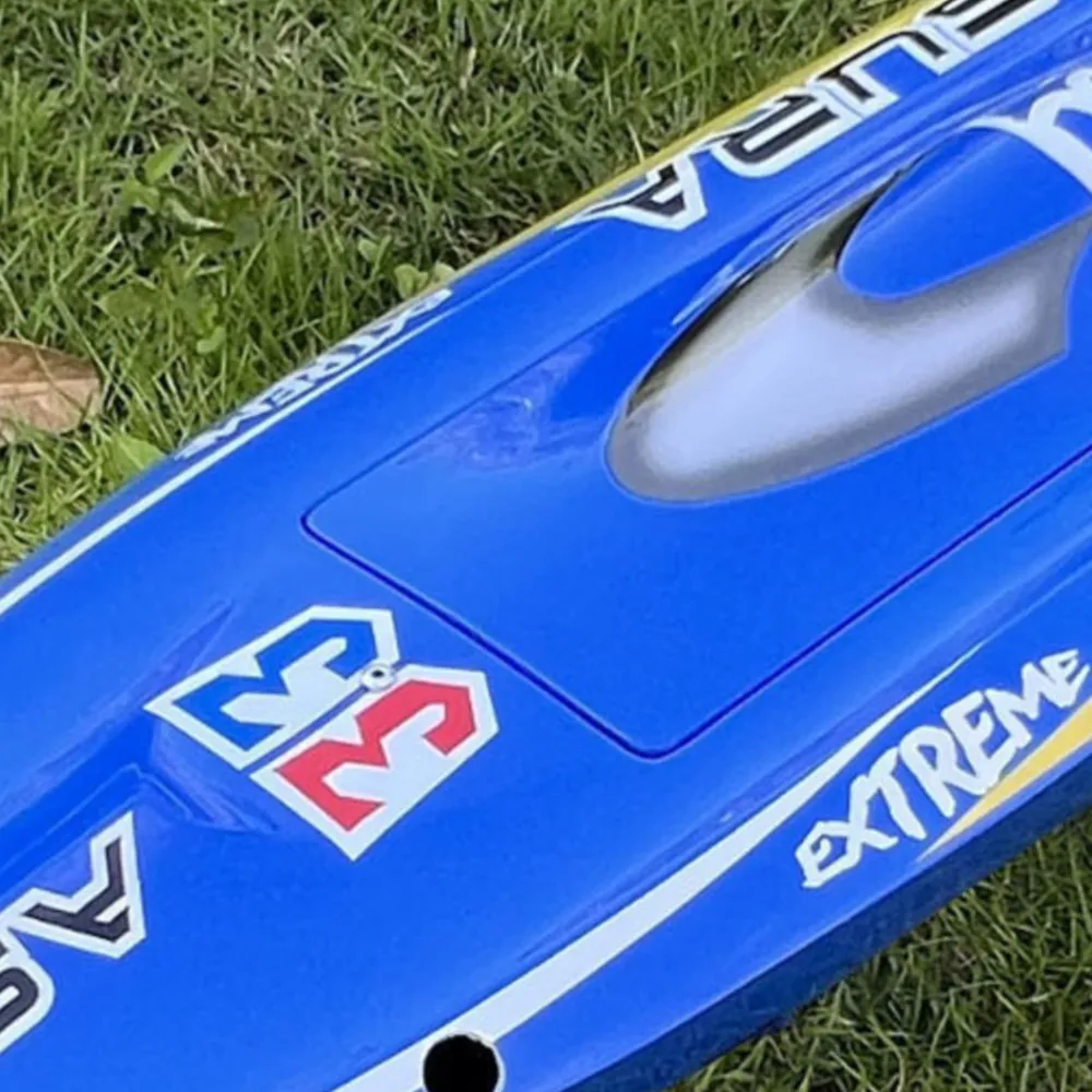 ตัวเรือ H750 RC ทาสีสำเร็จรูป สำหรับโมเดลเรือแข่งไฟฟ้า โครงการ DIY สำหรับผู้เล่นขั้นสูง ผู้เชี่ยวชาญ ไม่มีมอเตอร์หรือ ESC ให้มาพร้อม