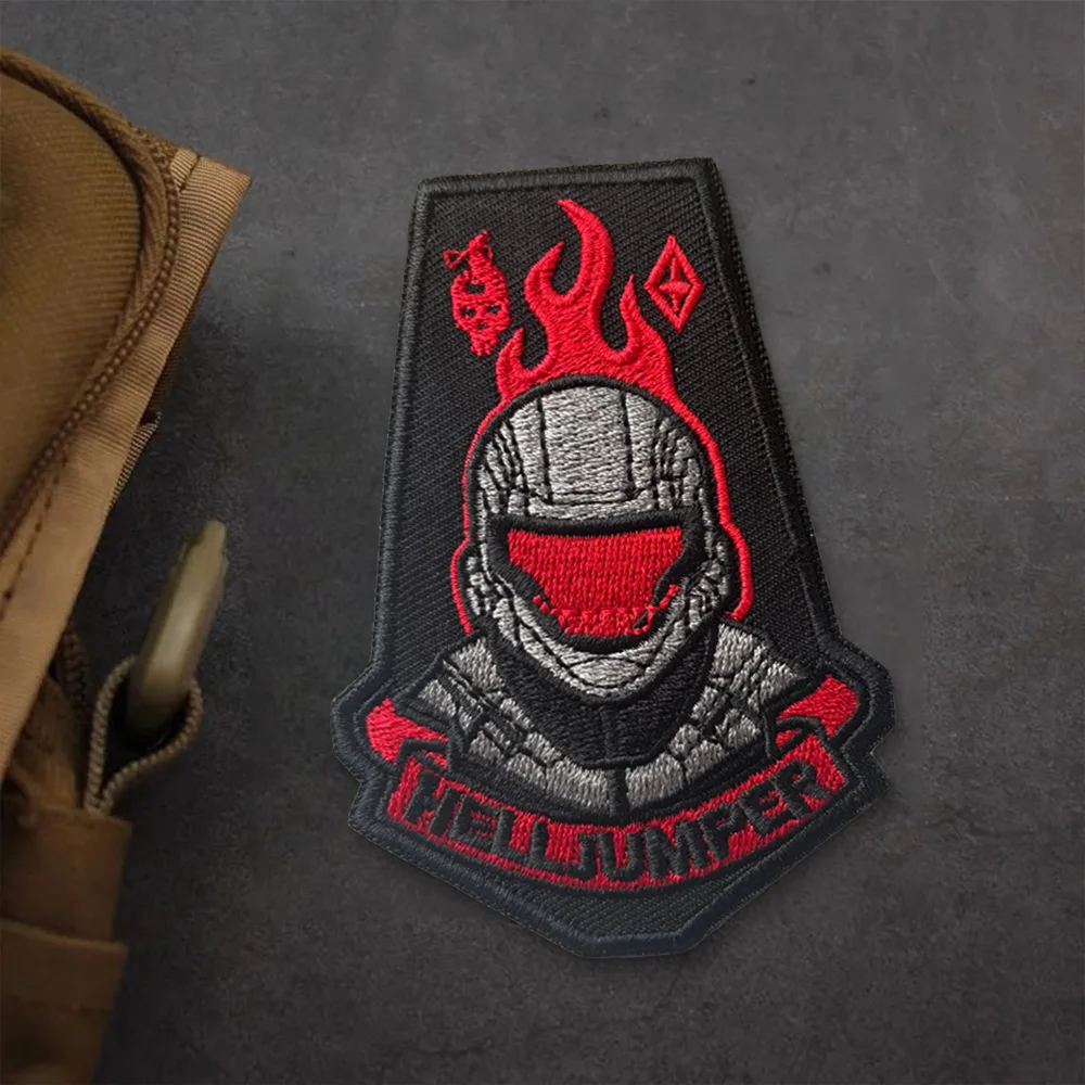 Parche Helljumper ODST bordado – Casco rojo flameante con velcro - imagen 3