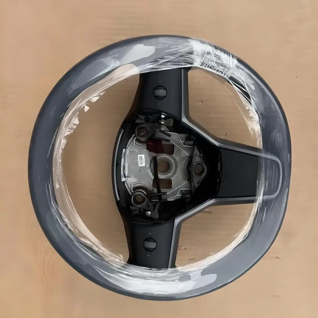 พวงมาลัยหุ้มหนังแบบมีระบบทำความร้อน รุ่น 1490214-00-B สำหรับรถยนต์ Model 3 และ Model Y ปี 2017-2023