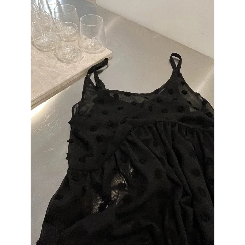 เสื้อสายเดี่ยวลายจุดสีขาวสำหรับผู้หญิง สายสปาเก็ตตี้ แต่งระบาย เสื้อแขนกุดลำลอง