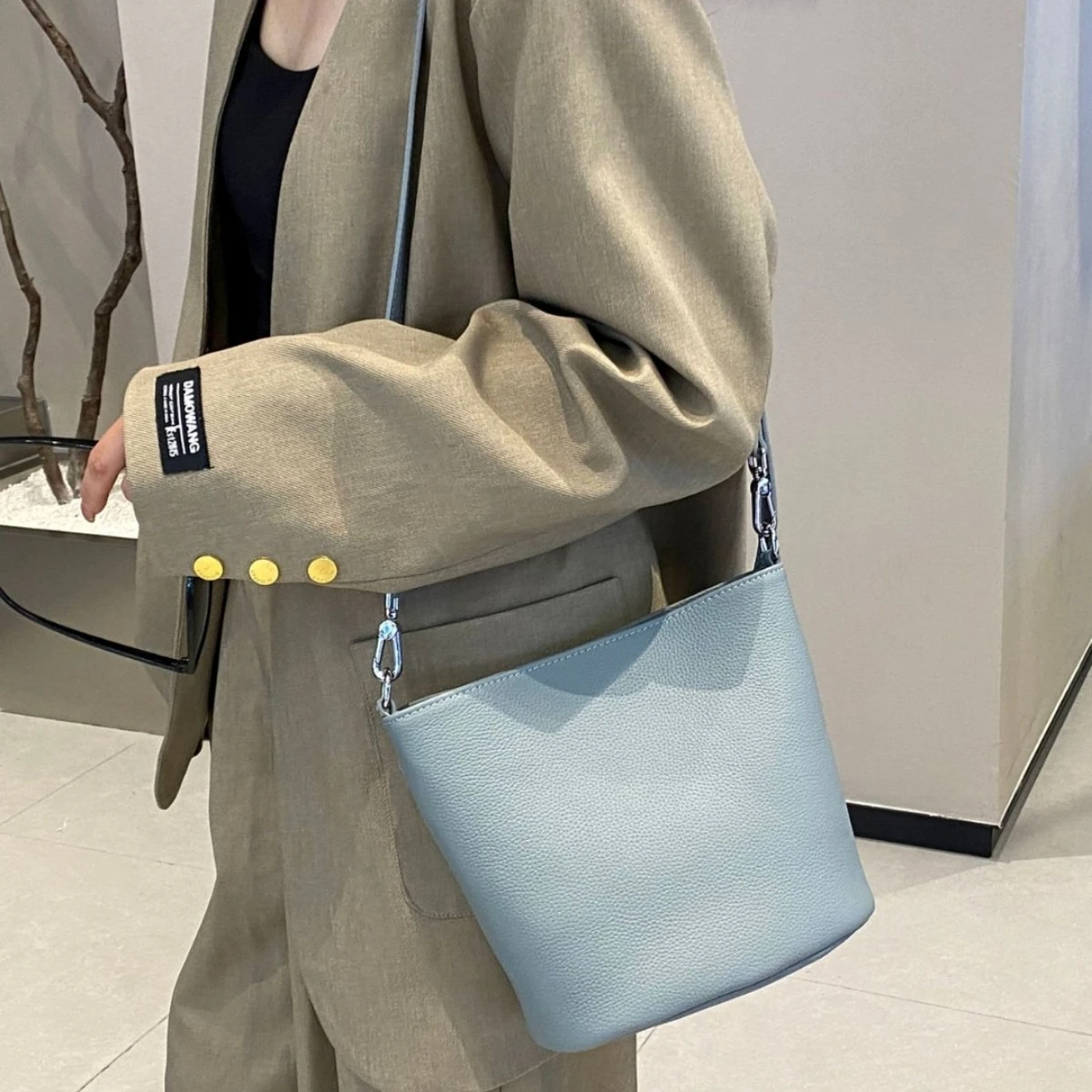 

Women's Top-Grain Leather Bucket Bag - Convertible Small Crossbody Purse & Spacious Shoulder Bag
