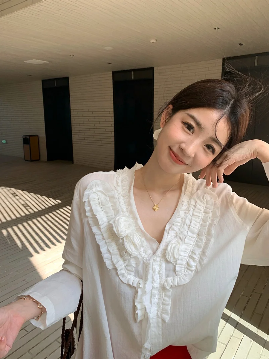 

Женская блузка MUKOK с V-образным вырезом, белая, с 3D-декором, с рваным краем, плиссированная, повседневная, свободного кроя, с длинным рукавом, однотонная, весенняя мода