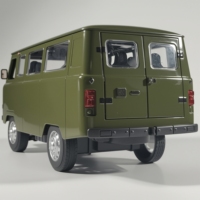1:18 Russian UAZ TRAVELER BUS 4WD Off Road Van Alloy Metal Model Car Sound And Light High Simulation Children's Toys Trendy Boy