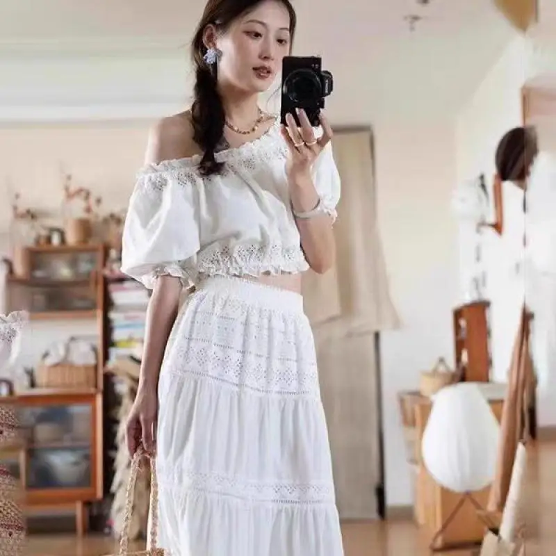 

Шикарные ажурные комплекты из двух предметов, сексуальный топ с открытыми плечами и разрезом на шее, юбка трапециевидной формы с высокой талией, женская модная весенняя отпускная одежда