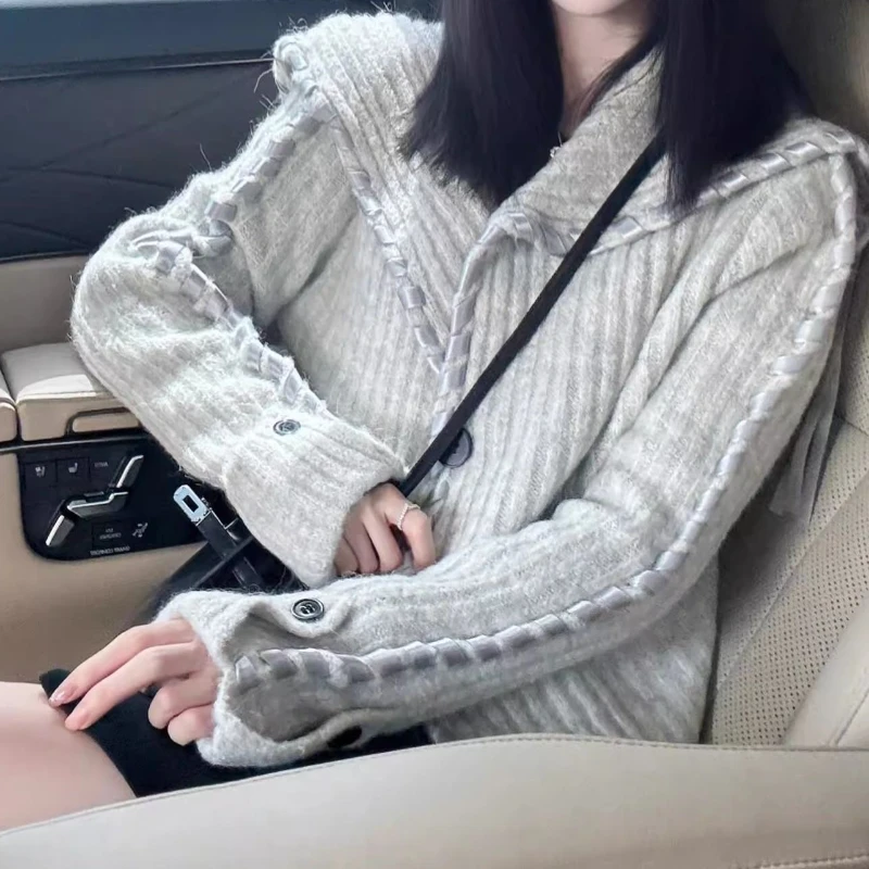 

Design Sense Flowing Big Lapel Knitted Cardigan for Women, Loose Soft and Lazy Style Sweater Coat for Autumn and Winter.