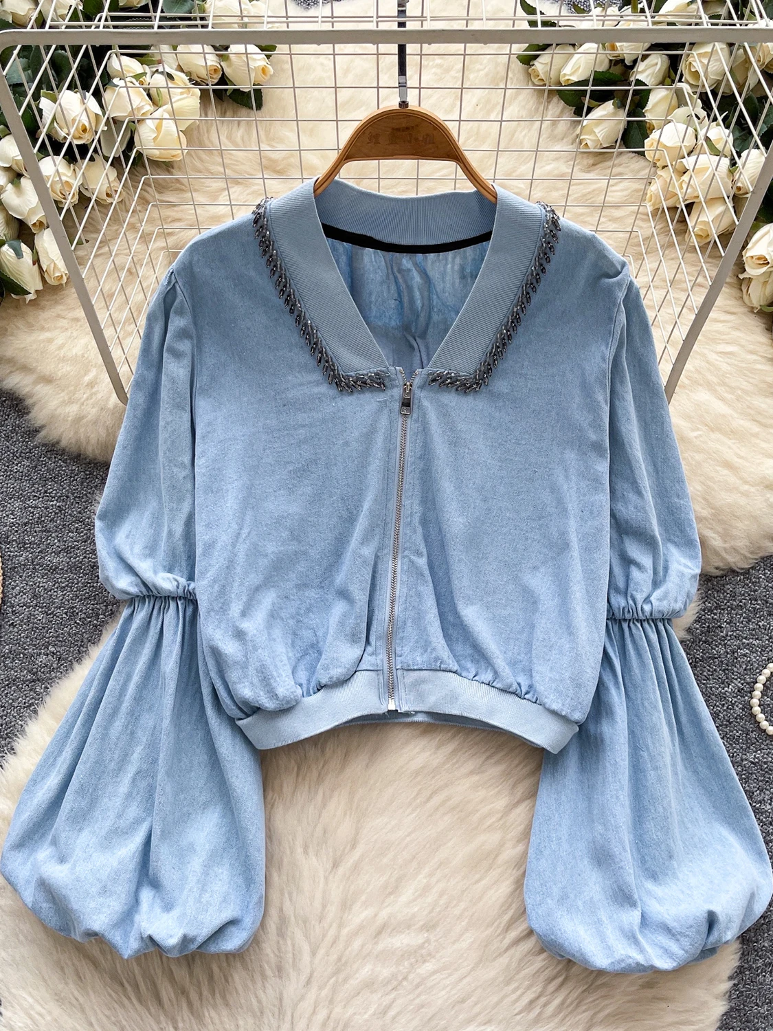 

Faionable European Sle Diamond Embellied Heavyweight V-Ne Lantern Sve irt Women's ort Sle Ele Top