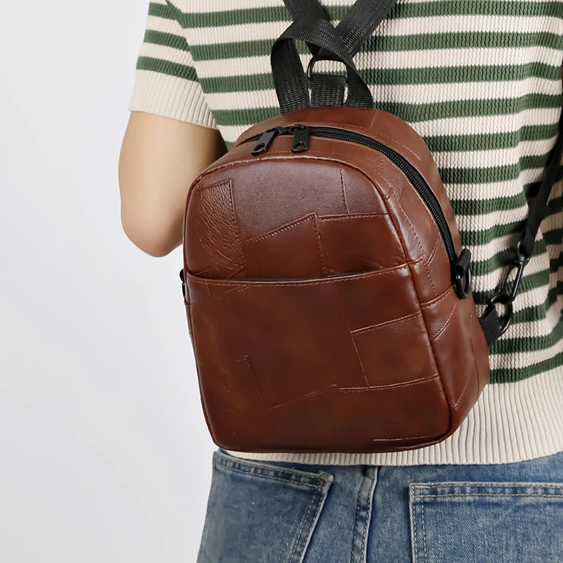Zaini in materiale PU da uomo e da donna in stile neutro per viaggiare e fare shopping. Può essere indossato come una borsa a tracolla singola.