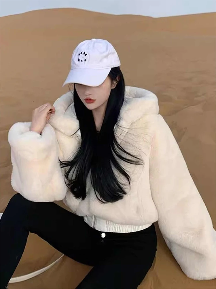 سترة نسائية كورية لخريف وشتاء 2025 سترة قصيرة من صوف الحملان Y2k معطف بقلنسوة تصميم خارجي 2000s نمط الكلية المد