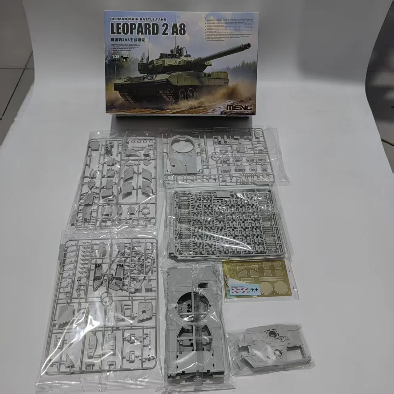 

MENG Plastic Model Kit German Main Battle Tank"Leopard" 2 A8 Model Kit- For Hobbyists & Enthusiasts TS-057 1/35