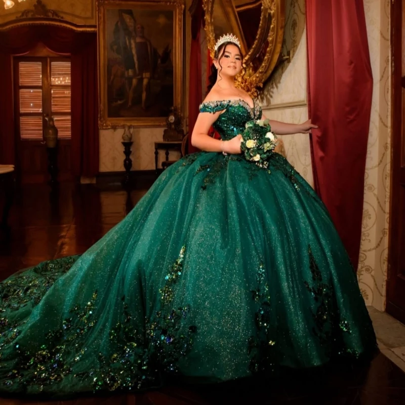 ダークグリーンの光沢のあるキンセアニェーラドレスオフショルダーアップリケレースビーズクリスタルタルパーティー誕生日スイート16ドレスvestidos