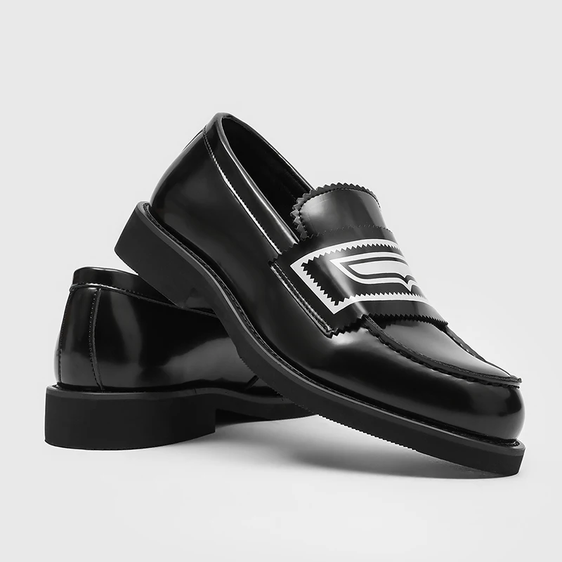 New Men Loafers Black White Color British Retro One-piece Thick-soled Fashionable Derby Shoes Social Shoes Sizes 38-46 Men Shoes